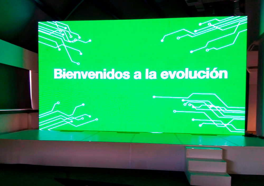 Pantallas LED, pantallas LCD, pantallas touch, tablets, video beam.